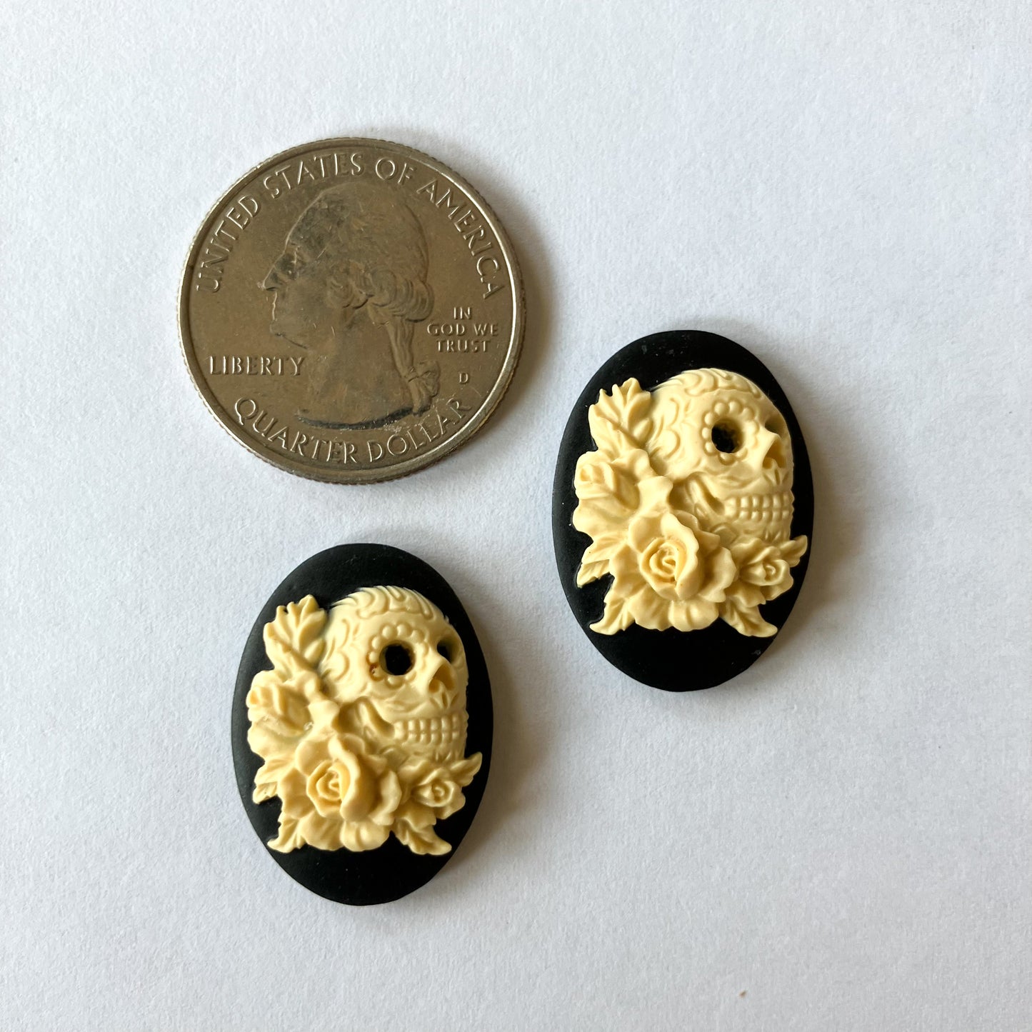 Ivory and Black Skull Cabochon Set – 25x18mm (2 Pieces)
