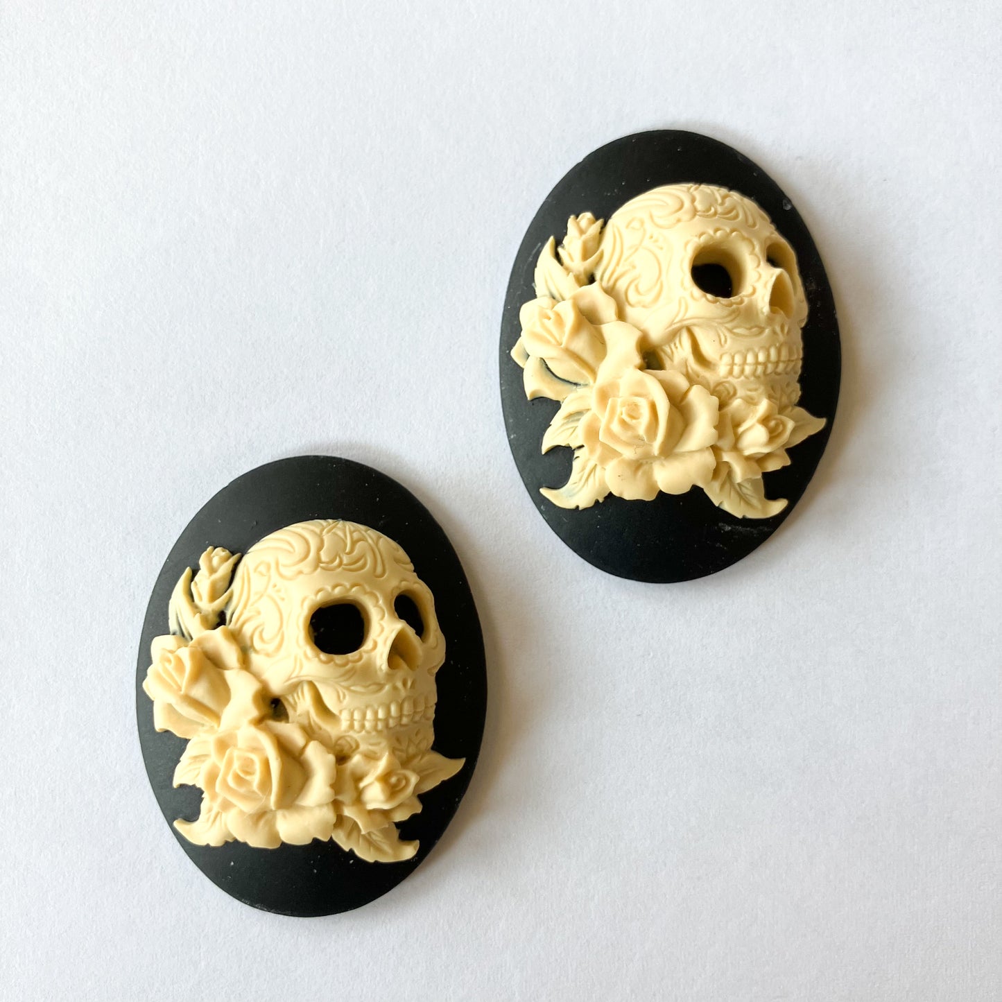 Ivory and Black Skull Cabochon Set – 40x30mm (2 Pieces)