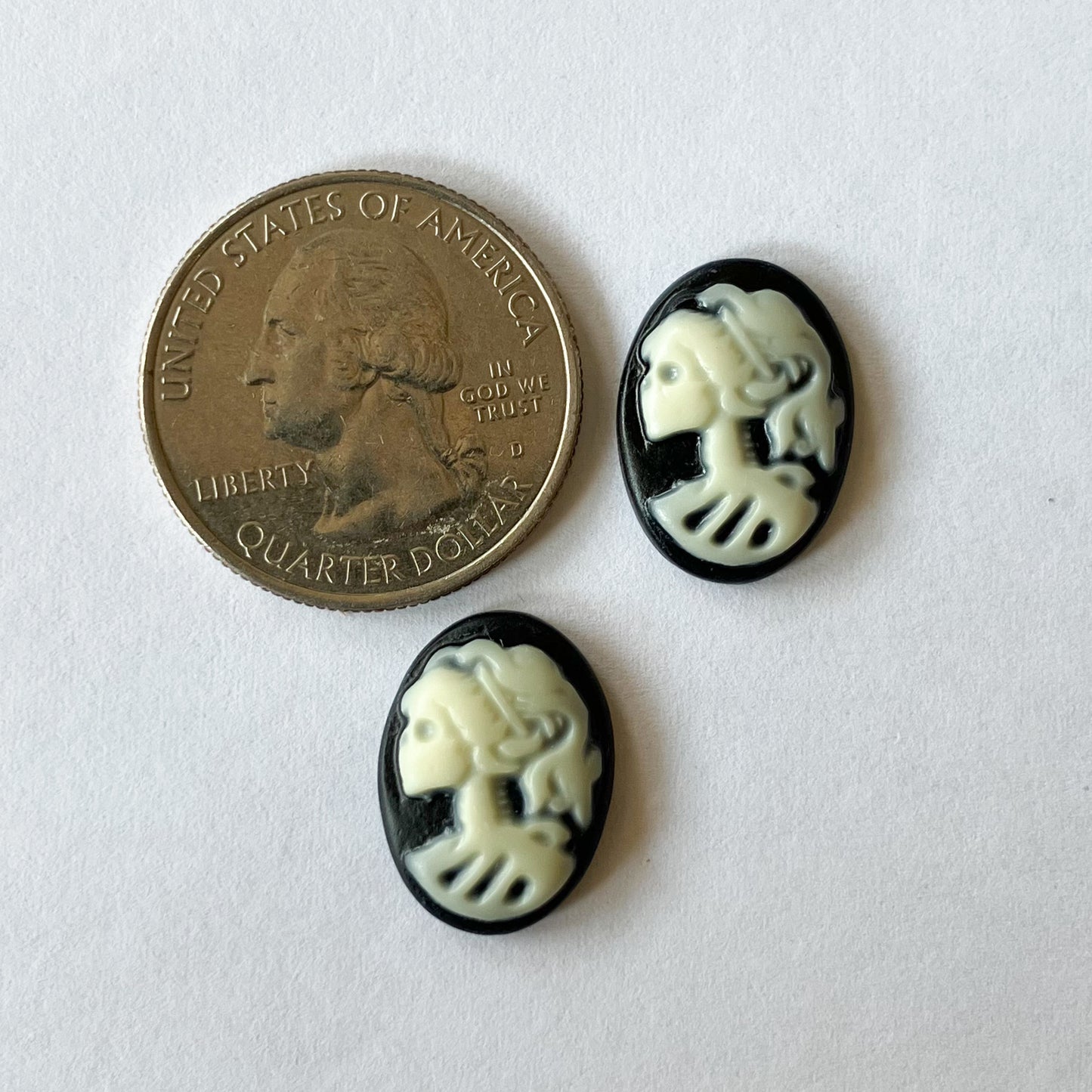 White and Black Skull Cabochon Set – 18x13mm (2 Pieces)