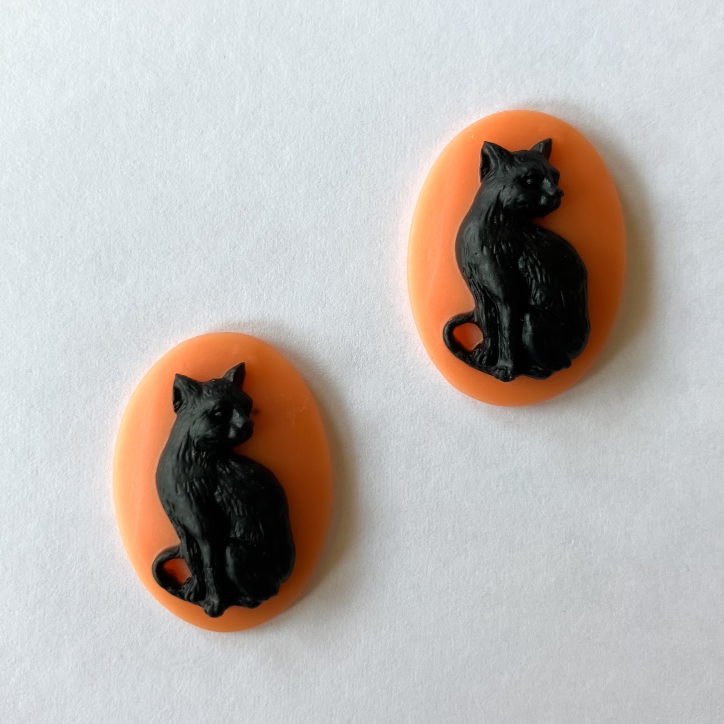 Orange and Black Cat Cabochon Set – 25x18mm (2 Pieces)