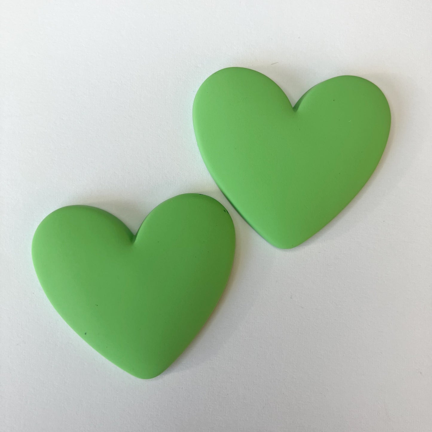 Green Flatback Resin Heart Cabochons – Set of 2