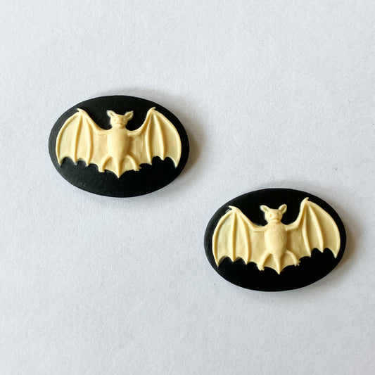 Ivory and Black Bat Cabochon Set – 25x18mm (2 Pieces)