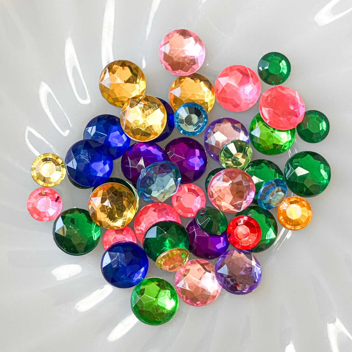 Mixed Plastic Beading Centers – 1oz Bag